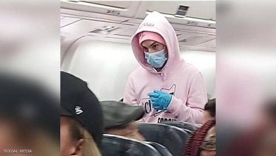 لمح جيمس إلى أنه يعاني من كورونا على متن الطائرة