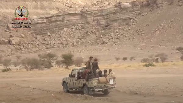 شاهد تهاوي تحصينات الحوثيين أمام الجيش اليمني جنوب مأرب