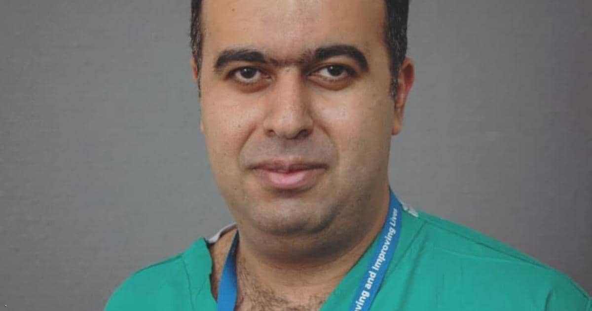 العمل رفقة "الحياة والموت".. قصة فوز طبيب مصري بجائزة عالمية