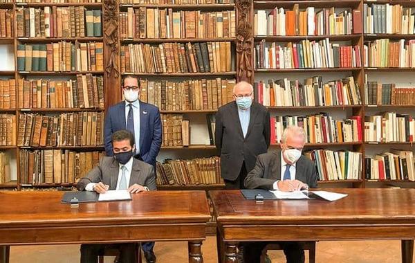 الشارقة للكتاب توقع اتفاقًا لرقمنة 2500 مخطوطة عربية نادرة
