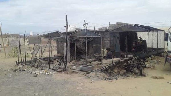 صور.. وفاة وإصابة عائلة نازحة من 8 أشخاص بحريق في مخيم بمأرب