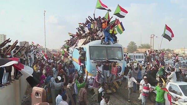 محاكمات البشير: السودان.. توقيف 30 قيادياً من رموز نظام البشير بتهم تمويل الإرهاب