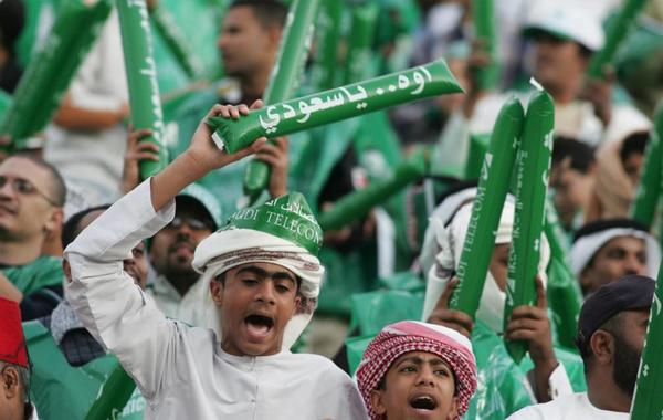 الملاعب السعودية تستقبل الجماهير بكامل طاقتها الاستيعابية