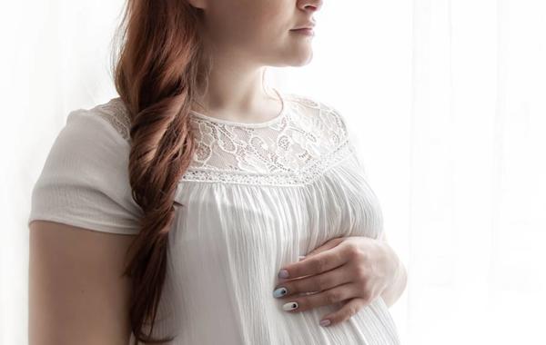 زيوت للمساعدة في منع علامات التمدد أثناء الحمل