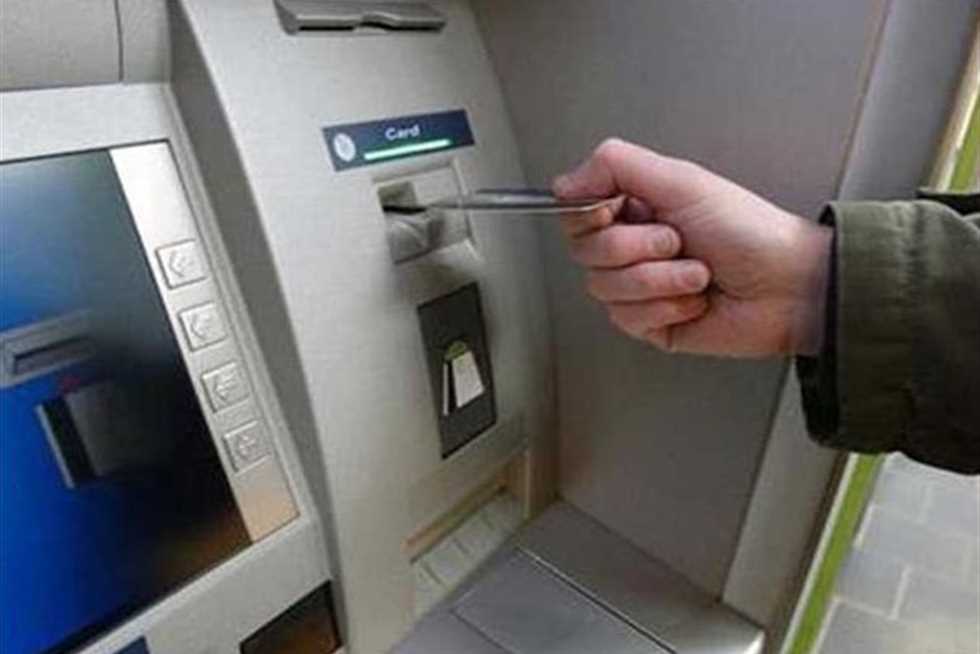 إعادة عمولة السحب من ماكينات ATM بحد أقصى 5 جنيه..قرارات البنك المركزي الجديدة