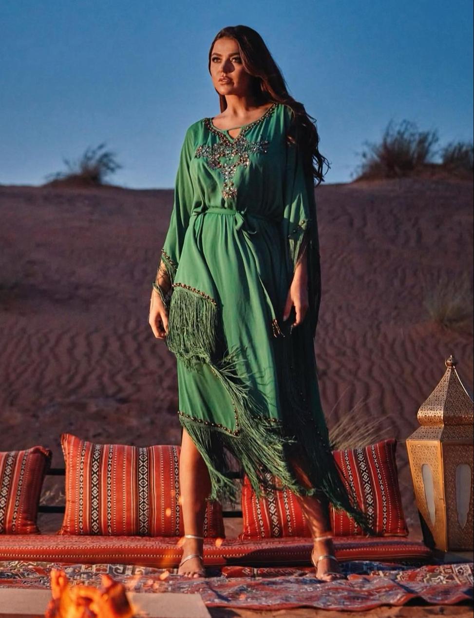  لين أبو شعر بالفستان الأخضر -الصورة من حسابها على الانستغرام