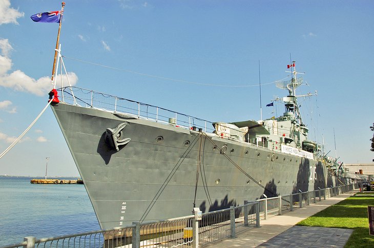 السفينة الحربية الكندية