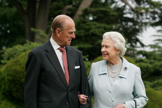 الملكة إليزابيث والأمير فيليب- الصورة من موقع ميرور