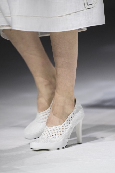حذاء باللون الأبيض من فيندي Fendi