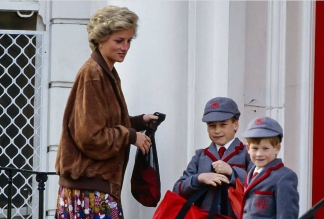 الأميرة ديانا مع ابنيها ويليام وهاري- الصورة من حساب ديانا على إنستغرام