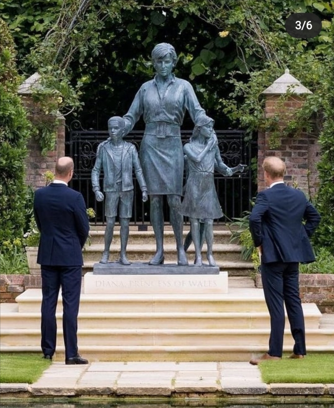 تمثال الراحلة ديانا تحتضن ثلاثة أطفال- الصورة من حسابها على إنستغرام.jpg