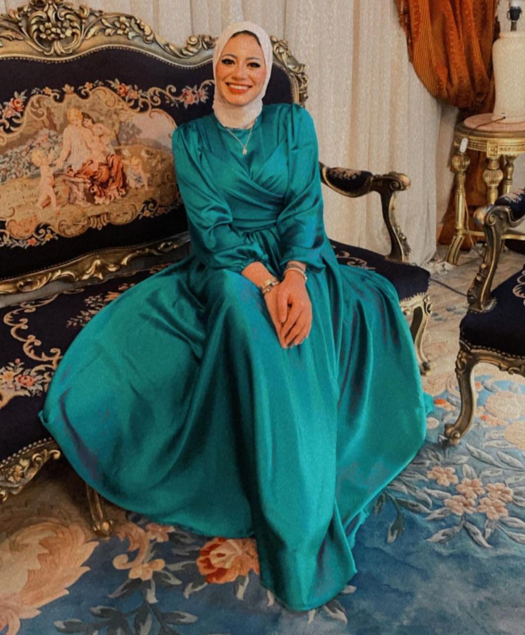 7 رانيا يحيى بفستان فيروزي لسهرات العيد -الصورة من حسابها على الانستغرام