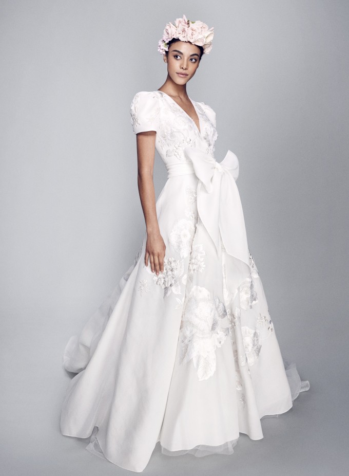 فستان زفاف مع فيونكات من  Marchesa -صورة 2