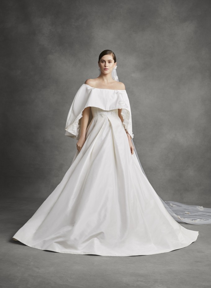 فستان زفاف أوف شولدر من Andrew Kwon