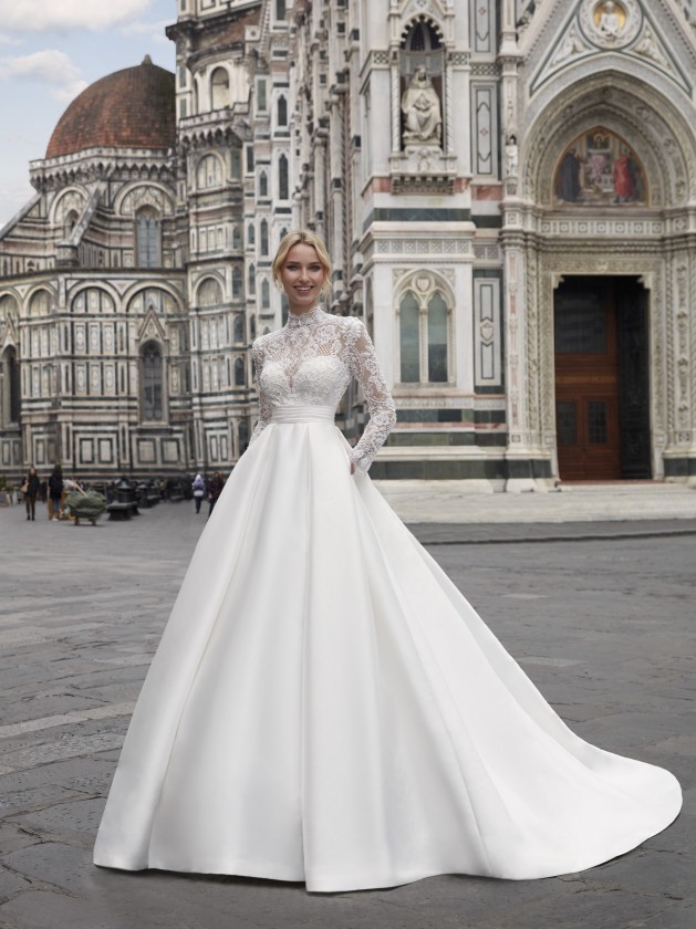 فستان زفاف فخم من نيكول ميلانو  Nicole Milano 