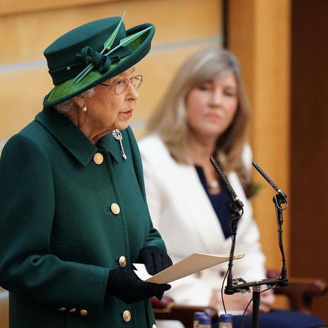 الملكة إليزابيث تلقي كلمتها- الصورة من حساب The Royal Family على إنستغرام