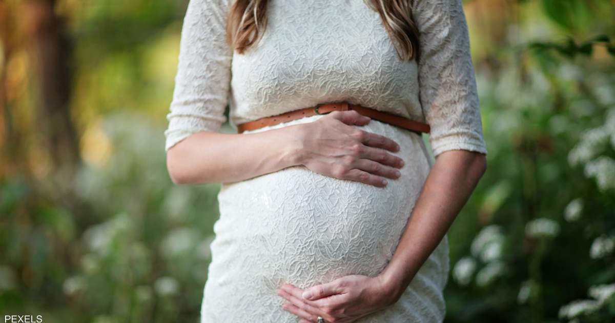 لقاح كورونا أثناء الحمل.. دراسة تحسم جدل مشكلات الولادة