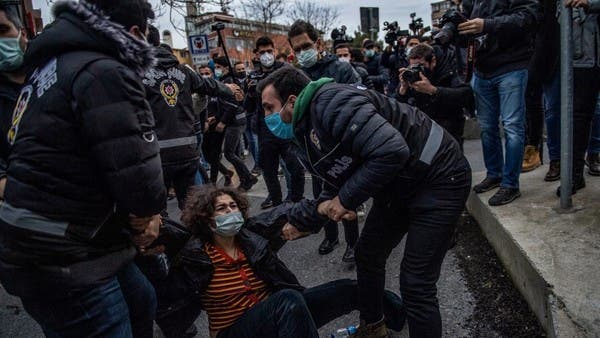 تركيا.. اعتقال 159 شخصا احتجوا على قرار لأردوغان