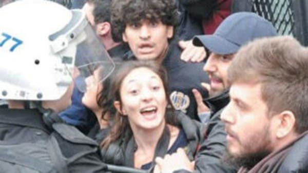 خاص: صحافية تركية كبّلتها الشرطة.. تروي للعربية.نت كيف أنصفها القضاء