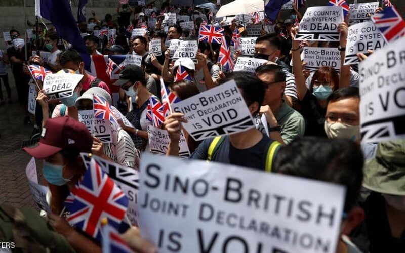 في الصين آلاف المتظاهرين يلوحون باعلام امريكا وبريطانيا ويطلبون انقاذ هونغ كونغ