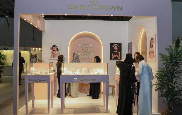 80 قطعة للأطفال تجذب زائرات معرض المجوهرات في موسم الرياض
