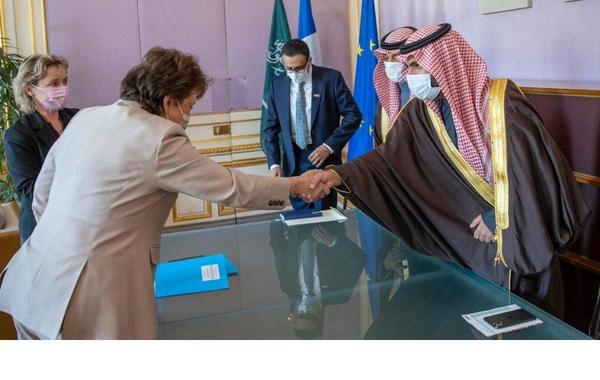 الأمير بدر بن عبدالله بن فرحان يلتقي وزيرة الثقافة الفرنسية