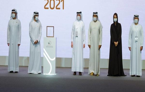 الشيخ محمد بن راشد يكرم الفائزين بجوائز برنامج "دبي للتميز الحكومي"