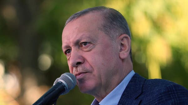 بعد التلويح بأزمة خانقة.. أردوغان يتراجع عن طرد السفراء