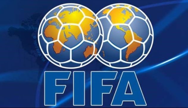 الاتحاد الدولي لكرة القدم (فيفا) يعتمد احدى عشر تعديلا جديدا في قانون اللعبة