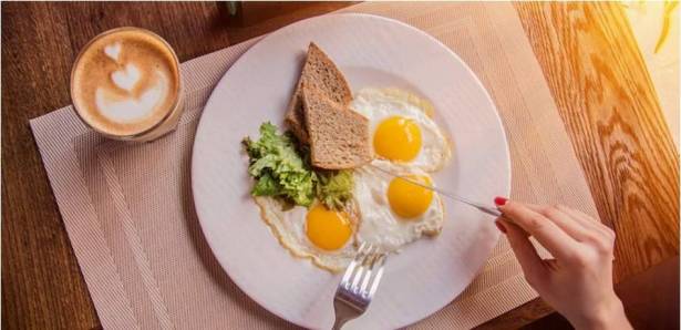 احذر تناول اكثر من بيضة في اليوم قد تتعرض لنوبة قلبية