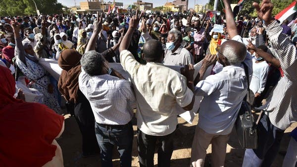 السودان.. متظاهرو الخرطوم يغلقون شوارع العاصمة