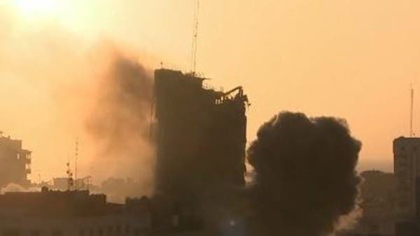 شاهد.. لحظة انهيار برج الشروق في غزة بعد قصفه من قبل إسرائيل