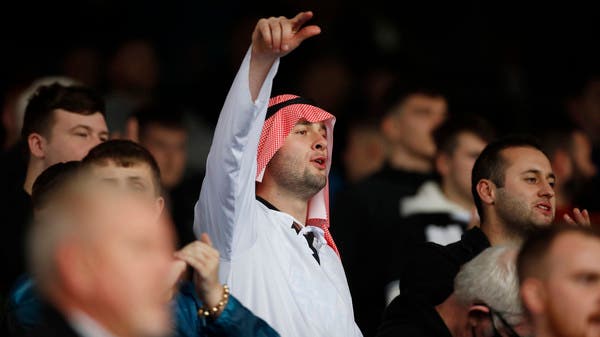 نيوكاسل يمنح جماهيره حرية ارتداء الزي العربي