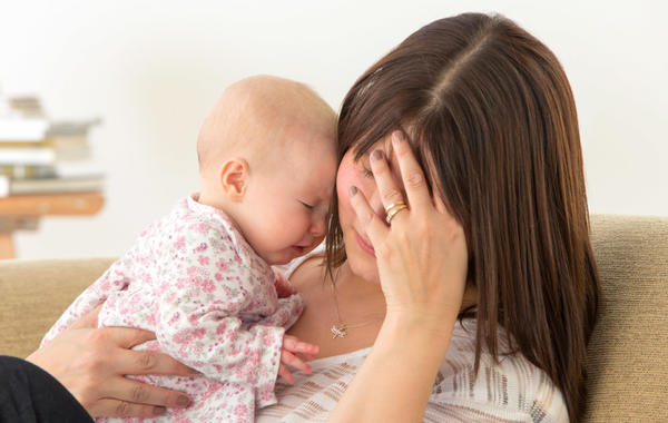أعراض اكتئاب الحامل بعد الولادة