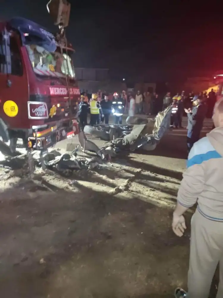 صور حادث التريلا التي دهست سيارة ملاكي في الإسكندرية