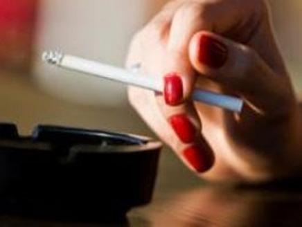 التدخين يسبب امراض القلب للمرأة