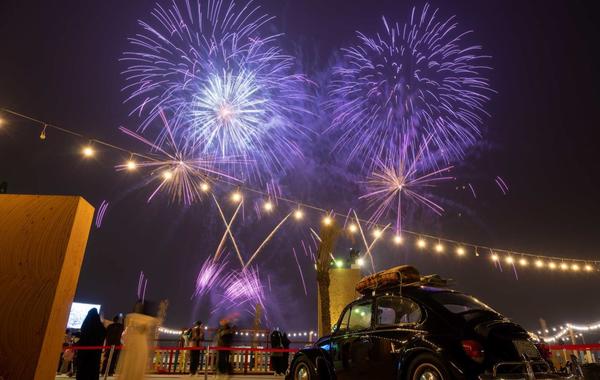 سماء الرياض تتزين بالألعاب النارية احتفالا بالعام 2022