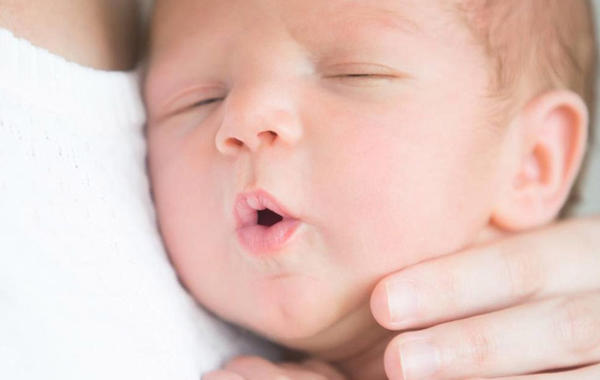 أسباب سرعة التنفس عند الأطفال حديثي الولادة
