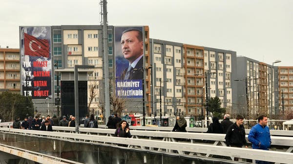 100 سيارة و2 هيلوكوبتر.. المعارضة التركية تنتقد مصاريف أردوغان