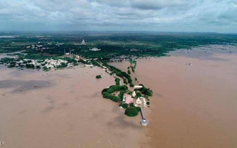 مقتل 270 شخص جراء الفيضانات والانهيارات الأرضية في الهند