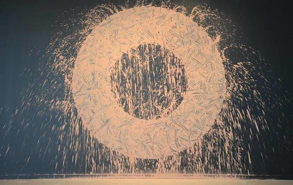 "ريتشارد لونغ" فنان بريطاني يحاكي الطبيعة في معرض بينالي الدرعية