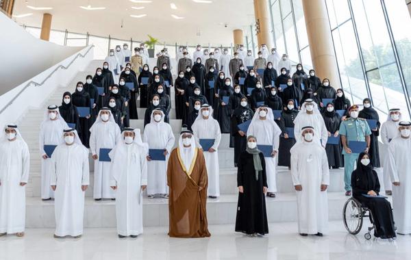 الإمارات تكرم 120 خريجًا من برنامج الدبلوم المهني في منظومة التميز الحكومي