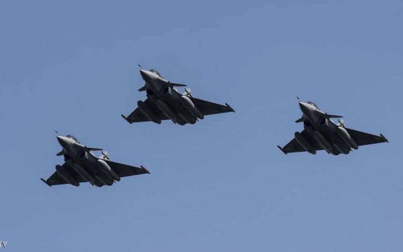 بلد عربي يتقدم على تركيا وإسرائيل في “القوة الجوية”