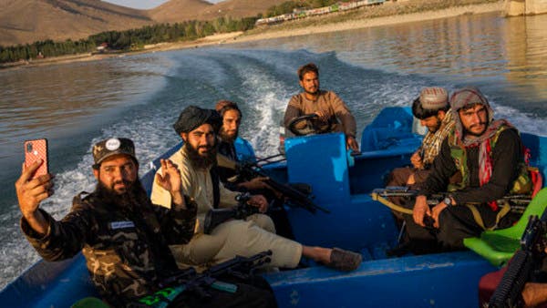 طالبان منزعجة من “لهو” عناصرها: أوقفوا التقاط السيلفي