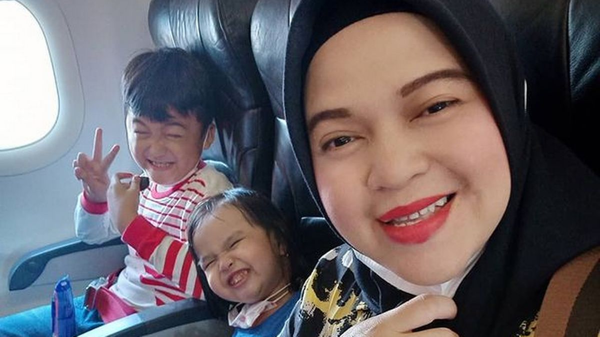 الرسالة الأخيرة لأم وطفليها قبل سقوط الطائرة الإندونيسية في البحر
