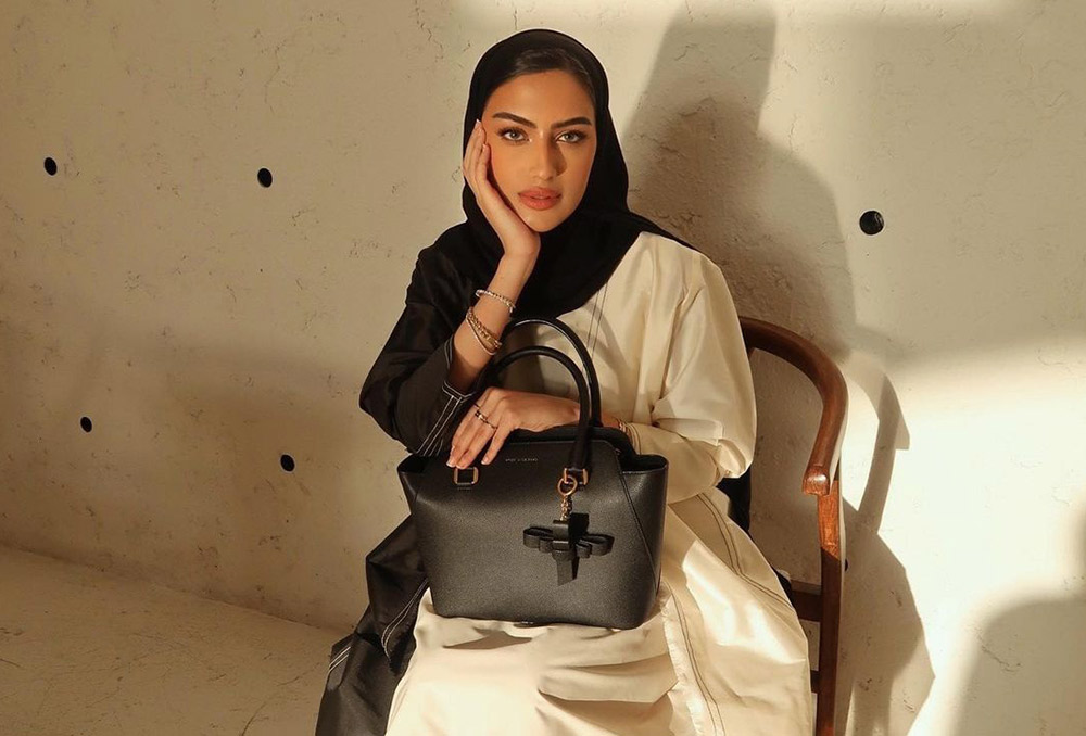 استوحي من مدونات الموضة السعوديات أحدث تصاميم العبايات الخليجية