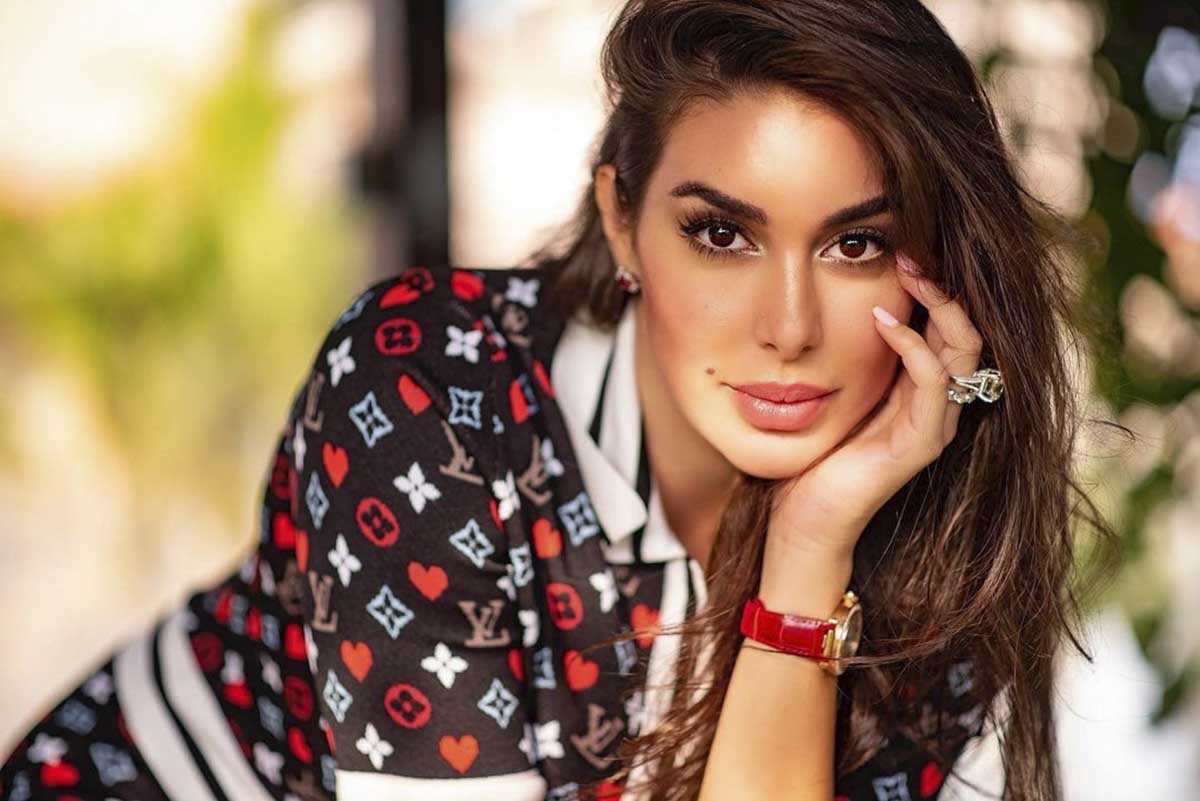 ياسمين صبري تتجاهل الرد على انتقادات اتهامها باستفزاز الجمهور بسبب سعر فستانها
