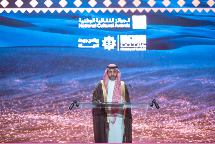 نيابة عن ولي العهد أمير الرياض يُكرم الفائزين بالجوائز الثقافية الوطنية