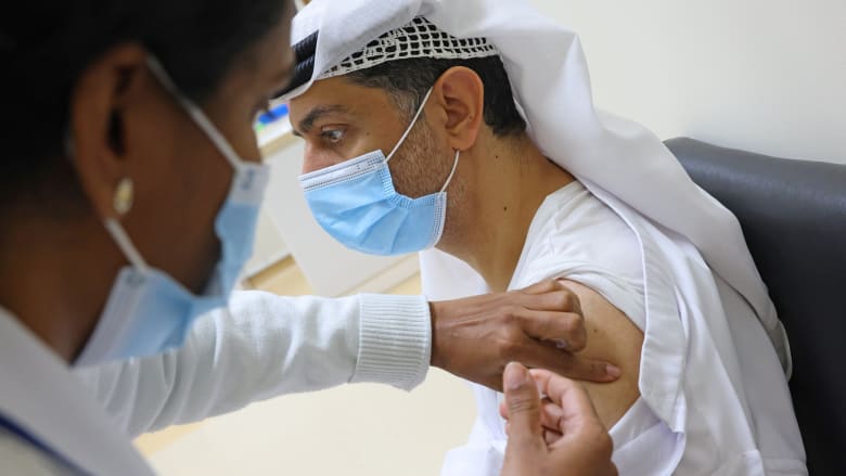 الإمارات تتصدّر في تطعيم لقاحات كورونا عالميًا