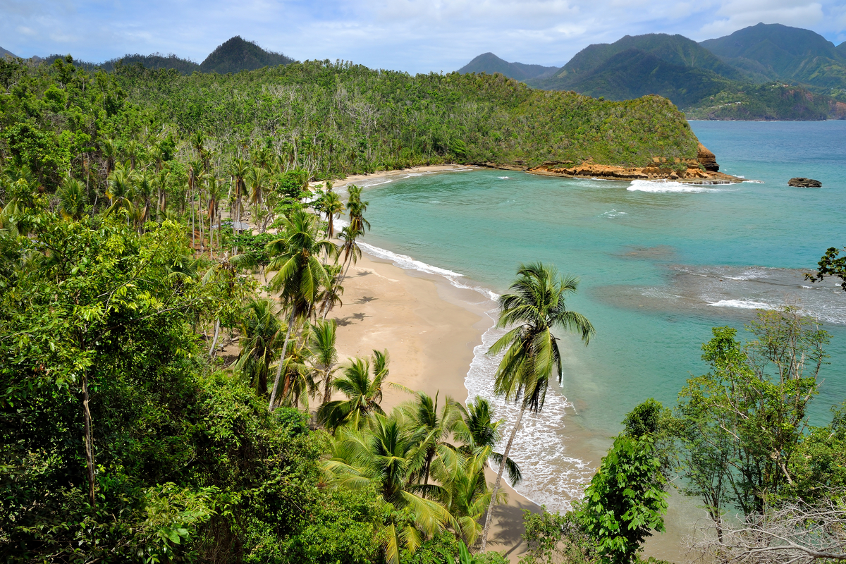 رحلة رومانسية إلى شواطئ دومينيكا المنعزلة
